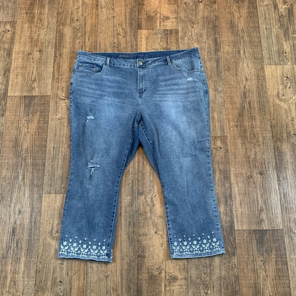 Avenue Denim - Avenue Denim Cropped Jeans W/ Embroidered Details